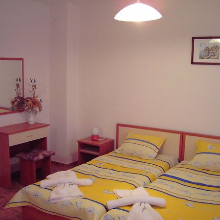 Nelly Guest House Равда Экстерьер фото